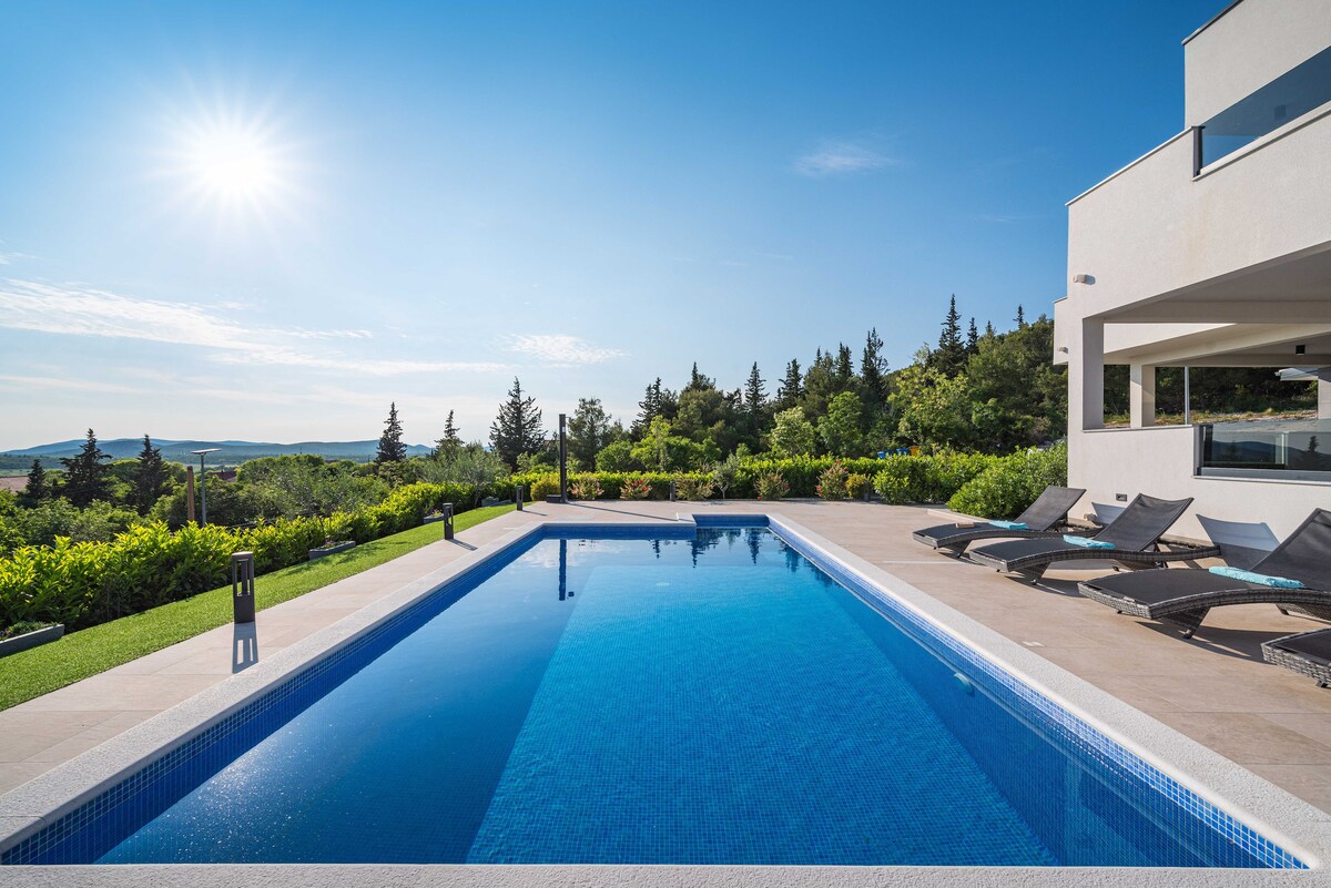 Luxury villa Burra with private swimming pool