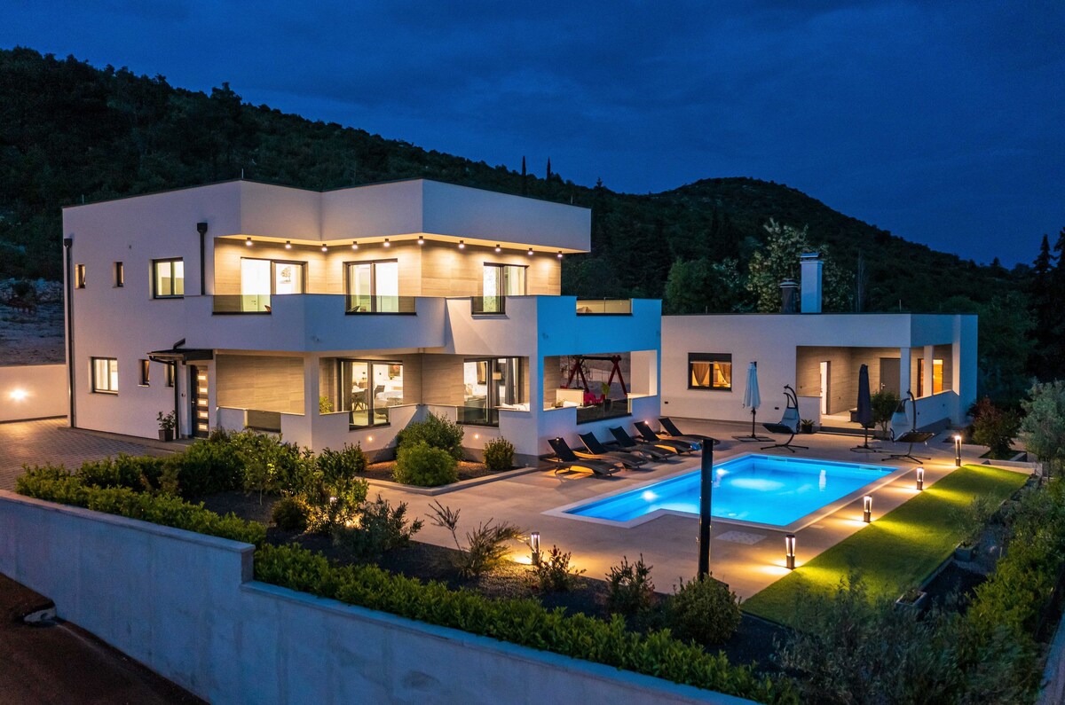 Luxury villa Burra with private swimming pool
