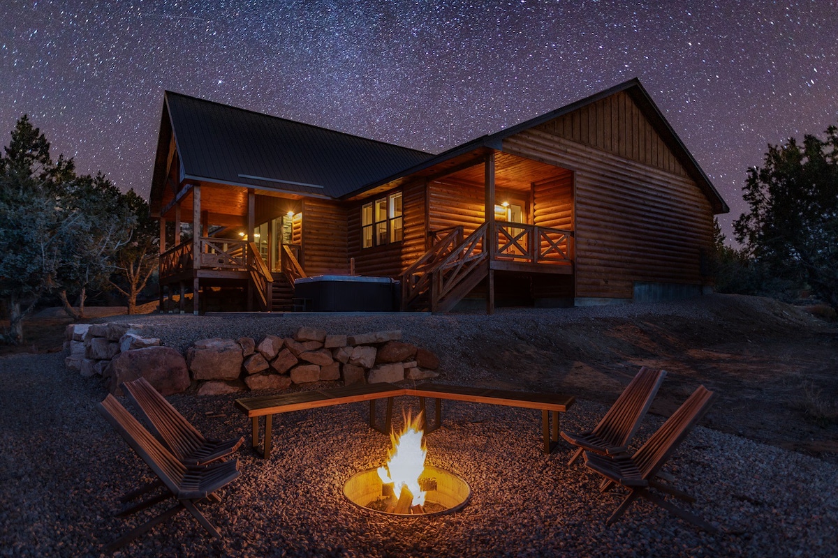 Moonlight Lodge |  Private Hot Tub | Zion NP