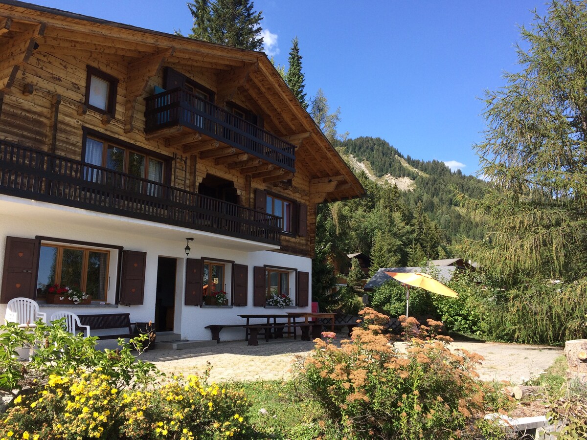 Outstanding chalet for groups, south facing, breat