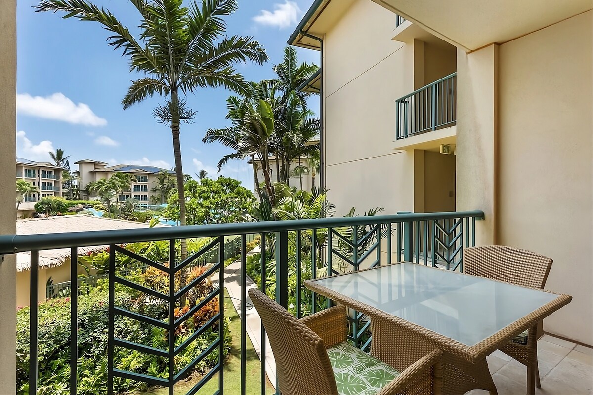 Wake up in Hawaii! Stylish Unit with Pool!