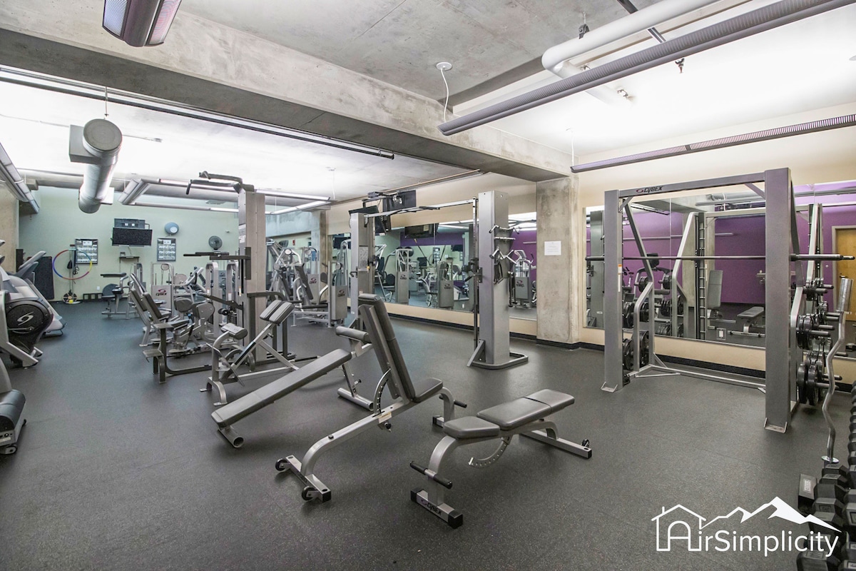 Union Station Loft • Covered Parking • Gym • Patio