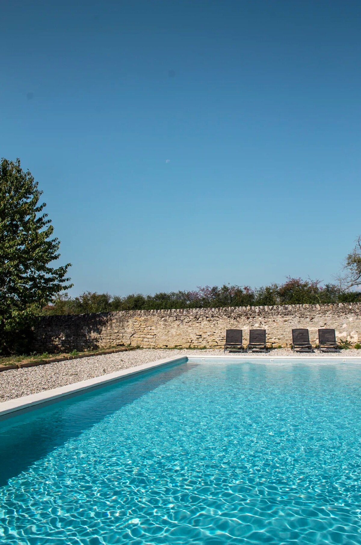 Villa for 24 ppl. with swimming-pool at Volesvres