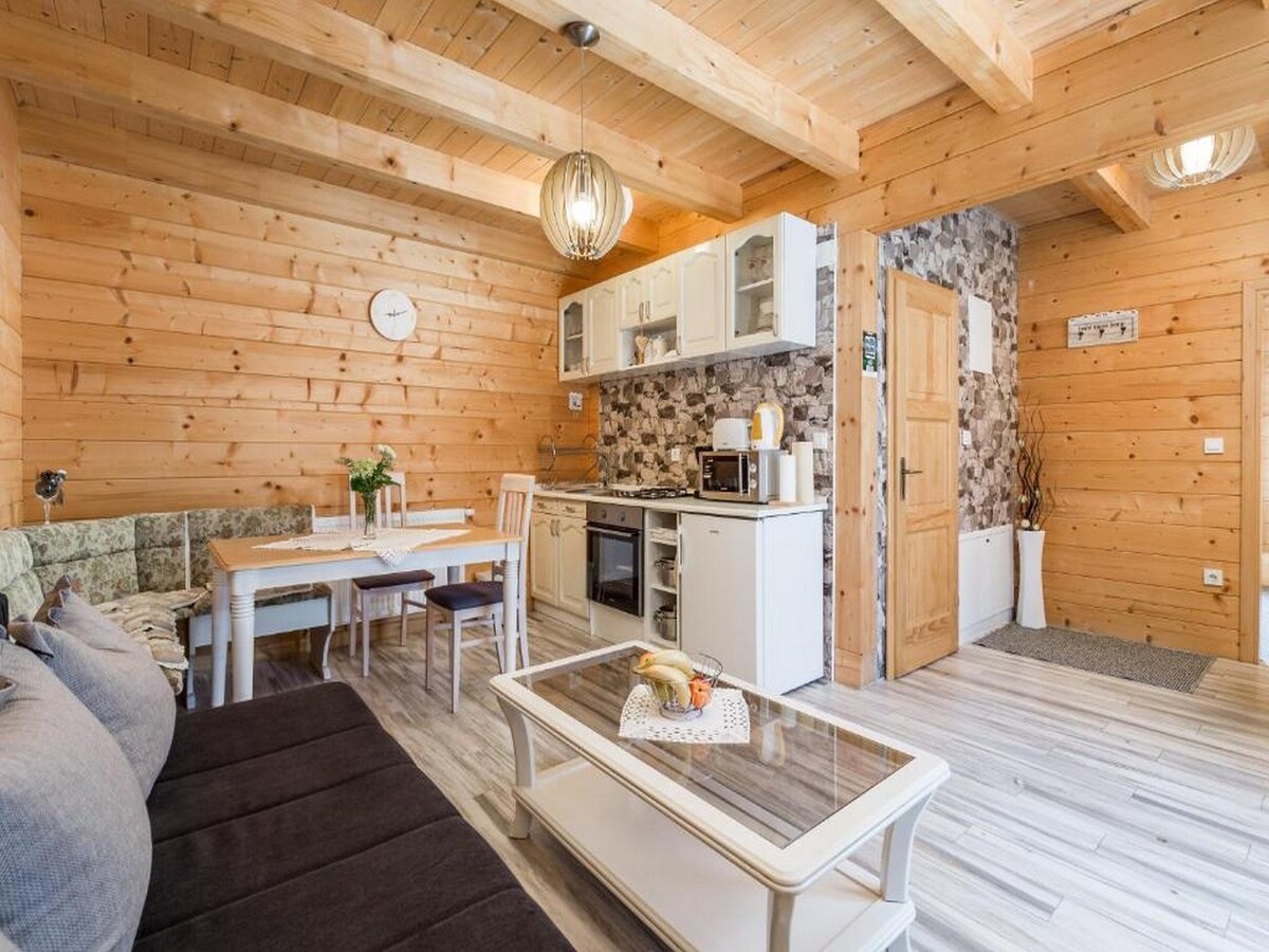 公寓Plitvice森林公寓-带露台的卧室