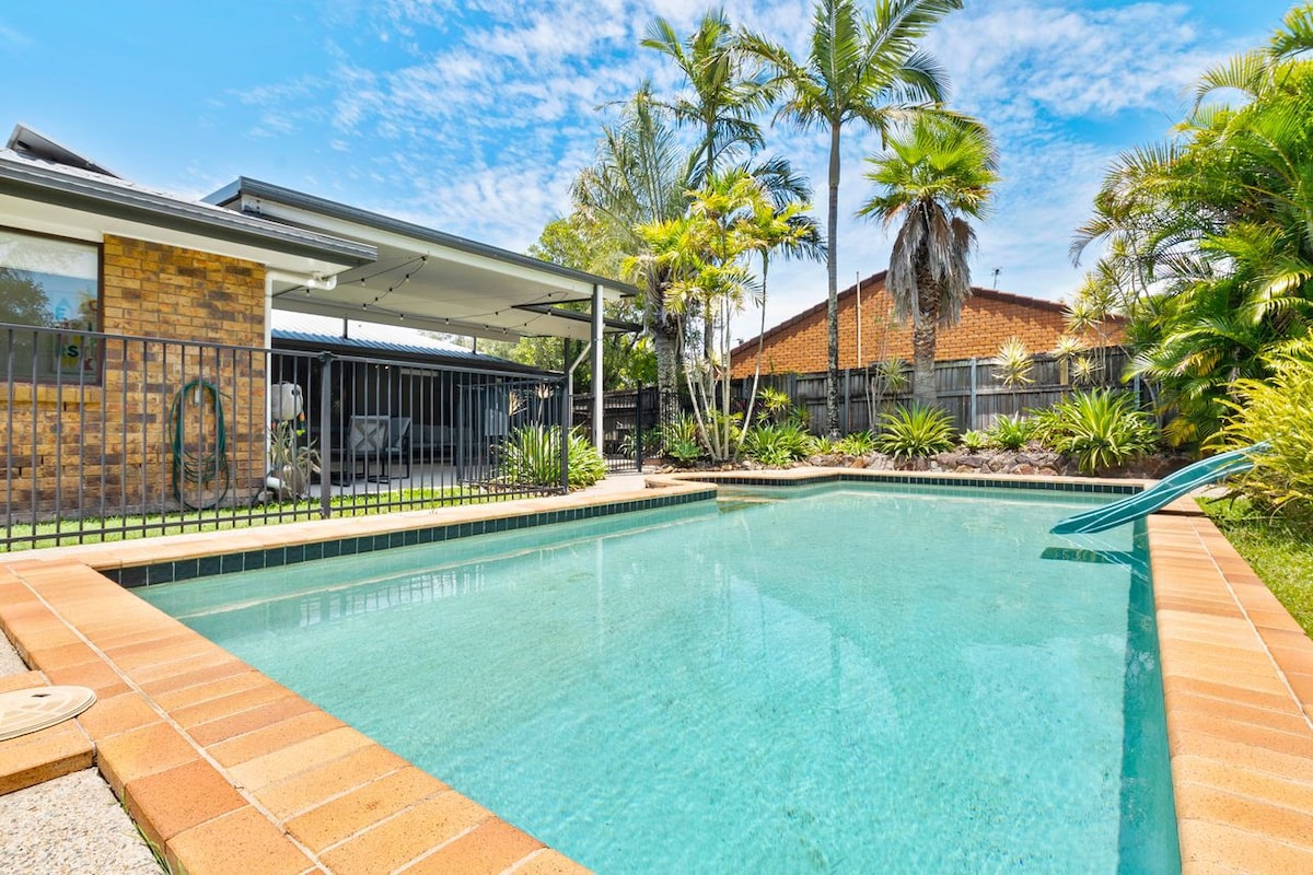 Waterbird 10 - Four Bedroom Home in Maroochydore with Pool, pet friendly*