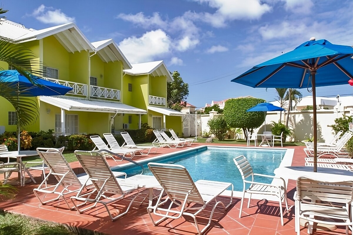 Relax and Recharge! Kitchen, Outdoor Pool