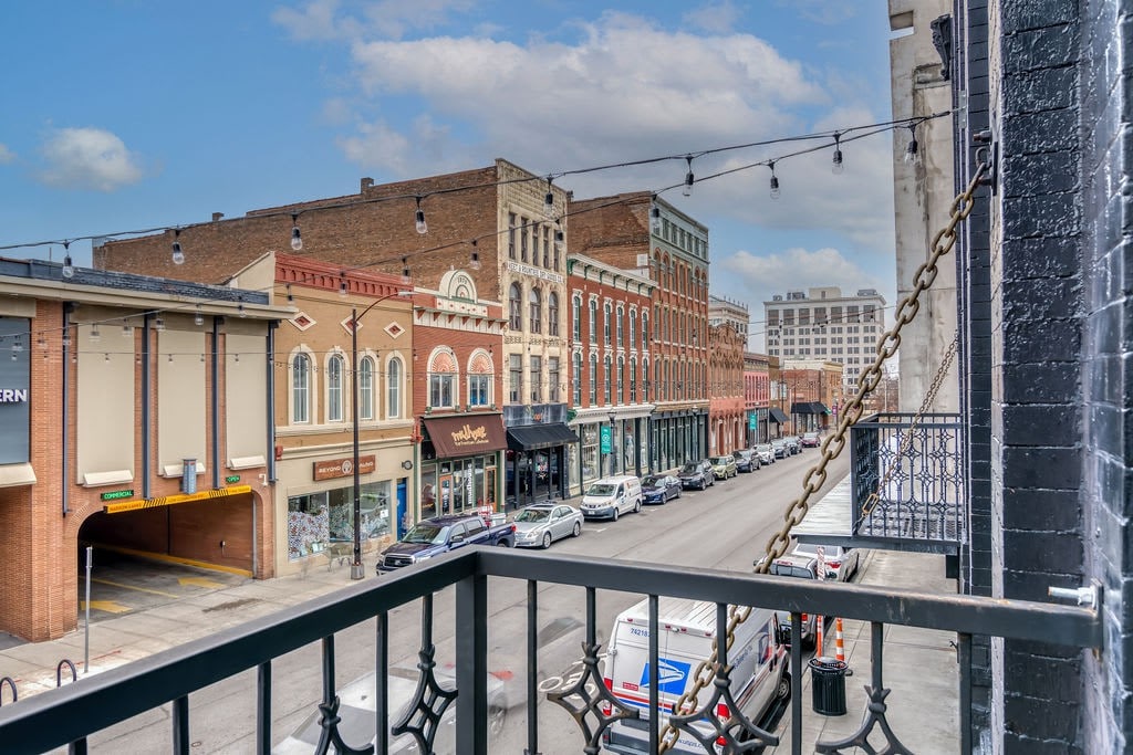 Downtown Loft in the Heart of Springfield!