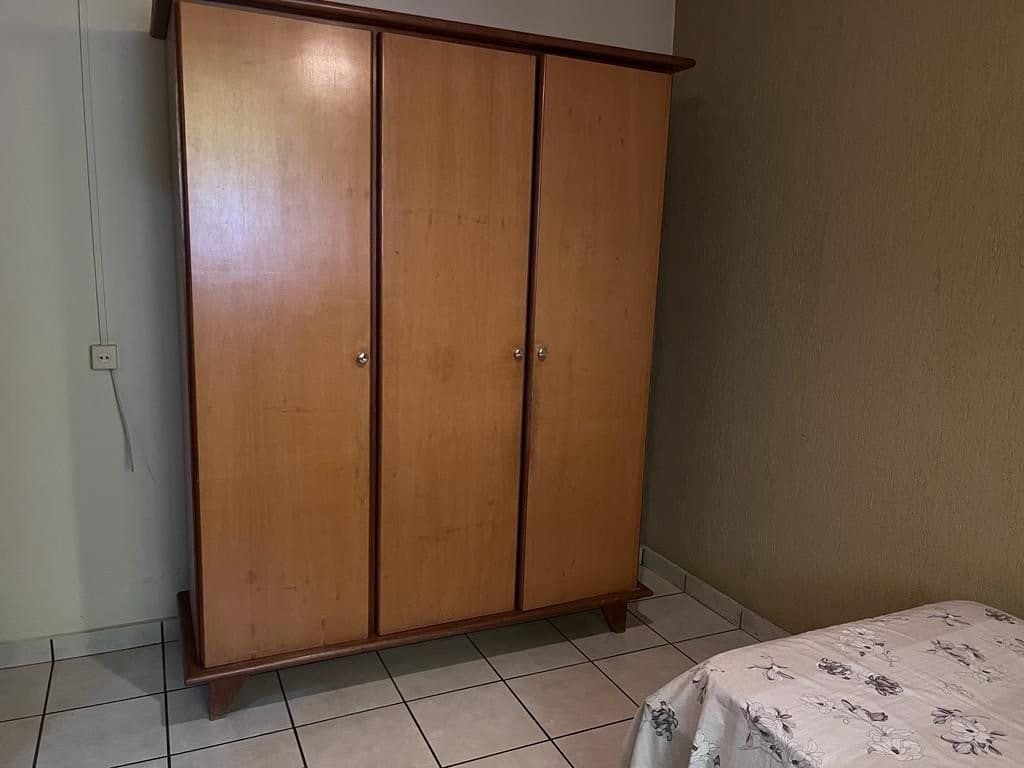 Quarto com suíte. Amplo e próximo da 44