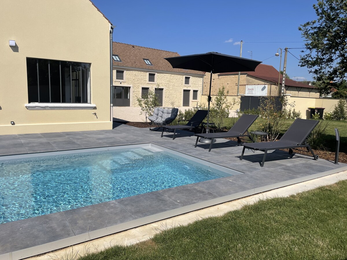 House-Exclusive-Ensuite-Pool view