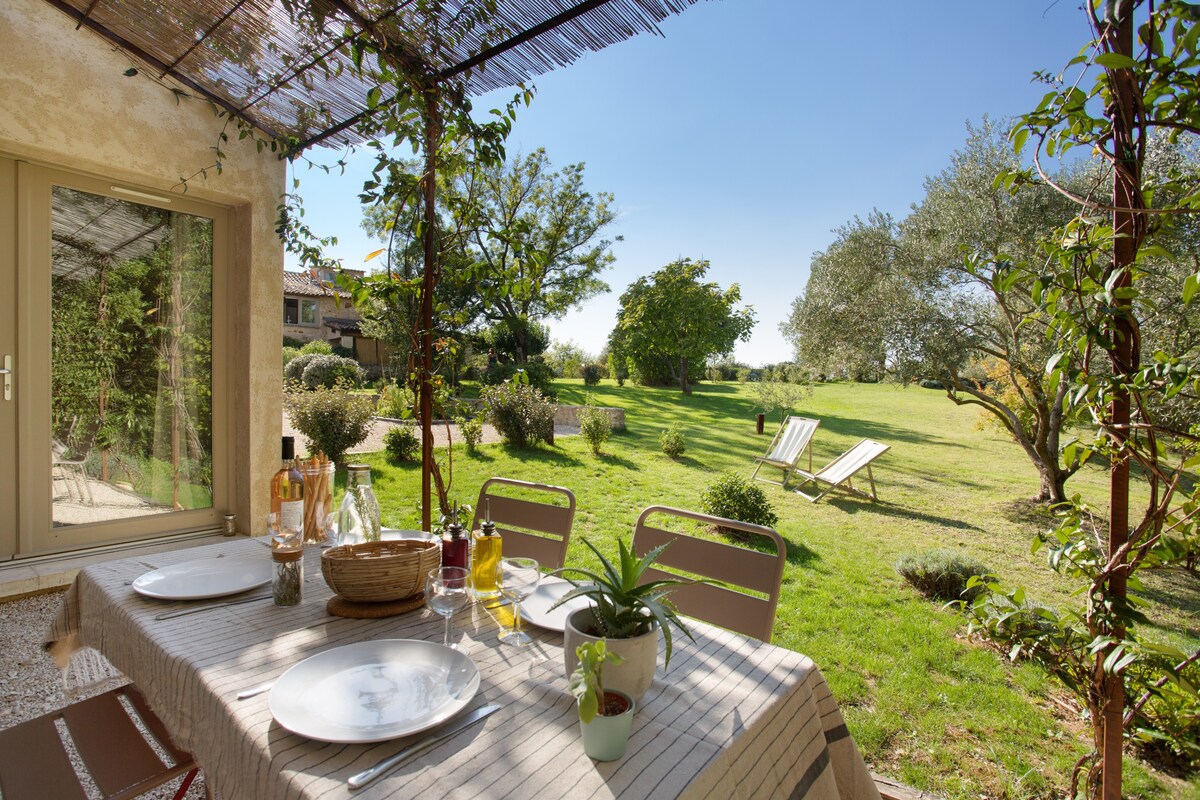 Provence, cottages 10 people, pool, garden