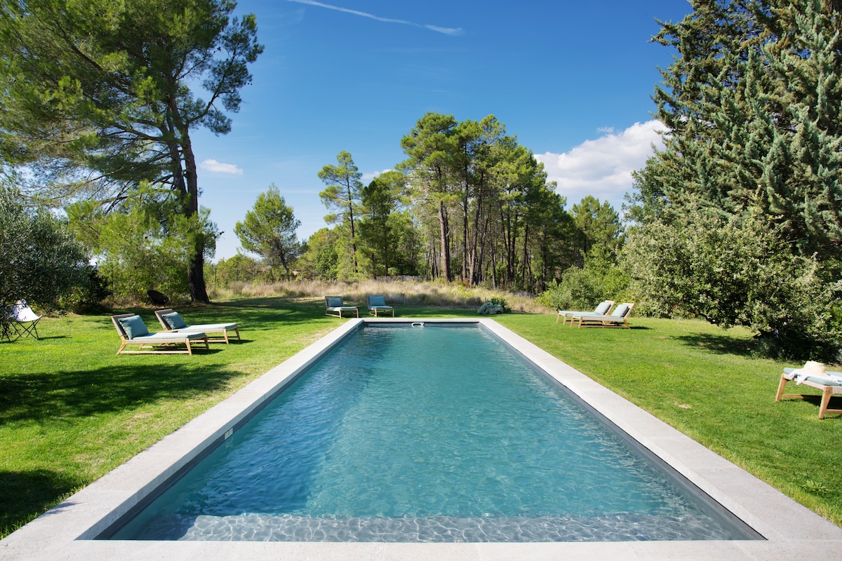 Provence, cottages 10 people, pool, garden