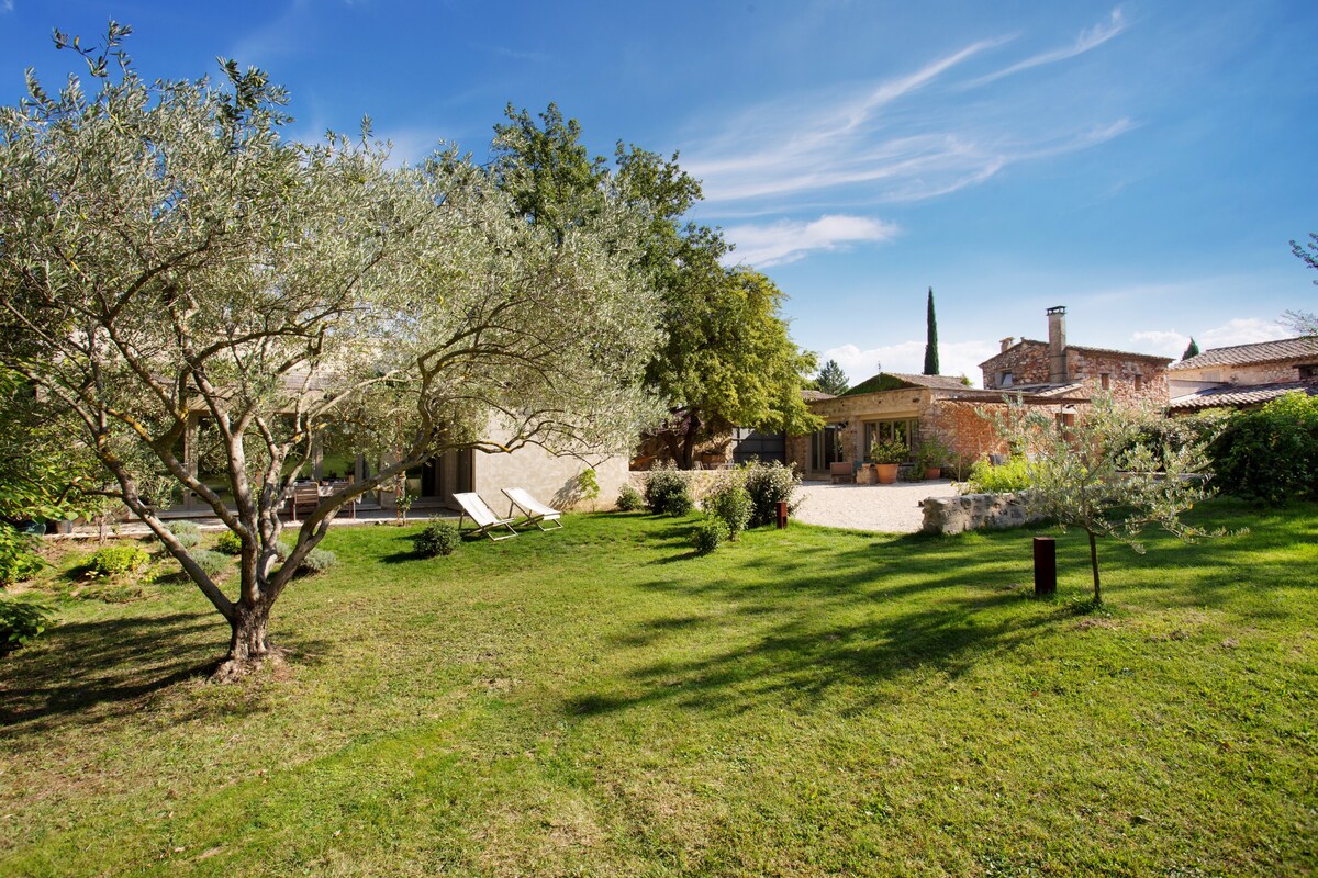 Provence, cottages 10 people, pool, garden