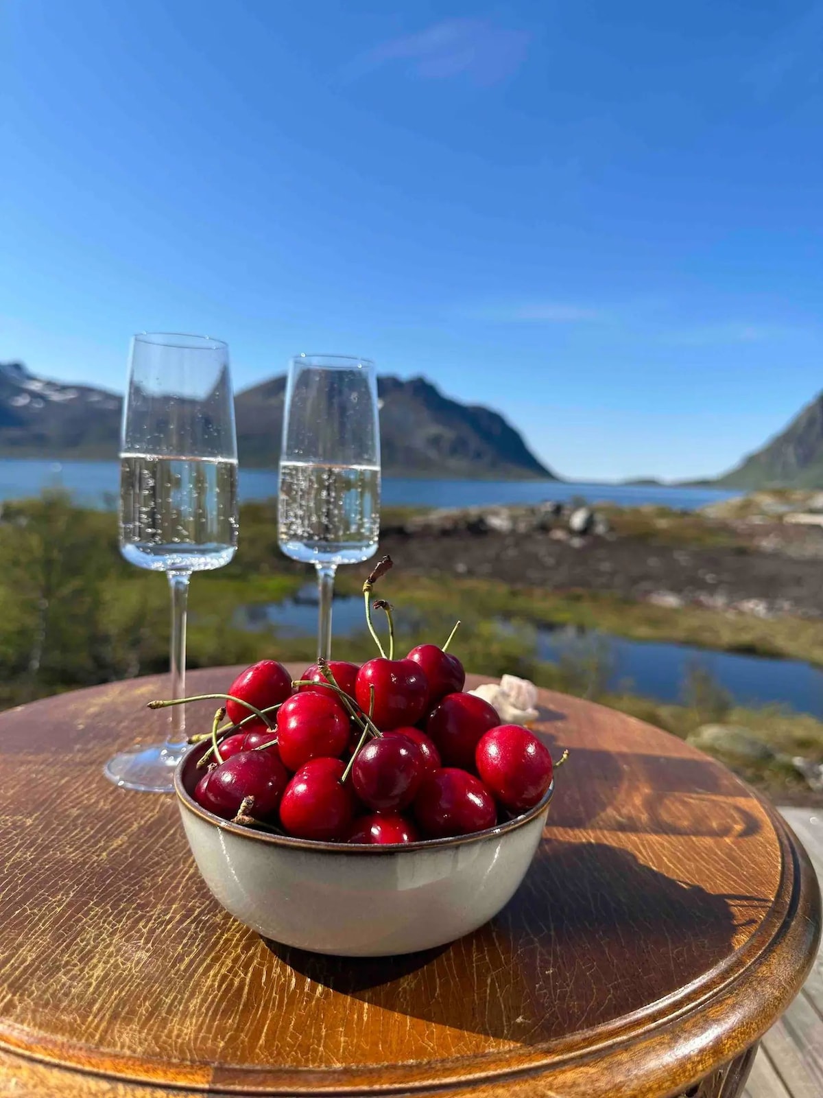 Seafront cabin with jacuzzi in Lofoten