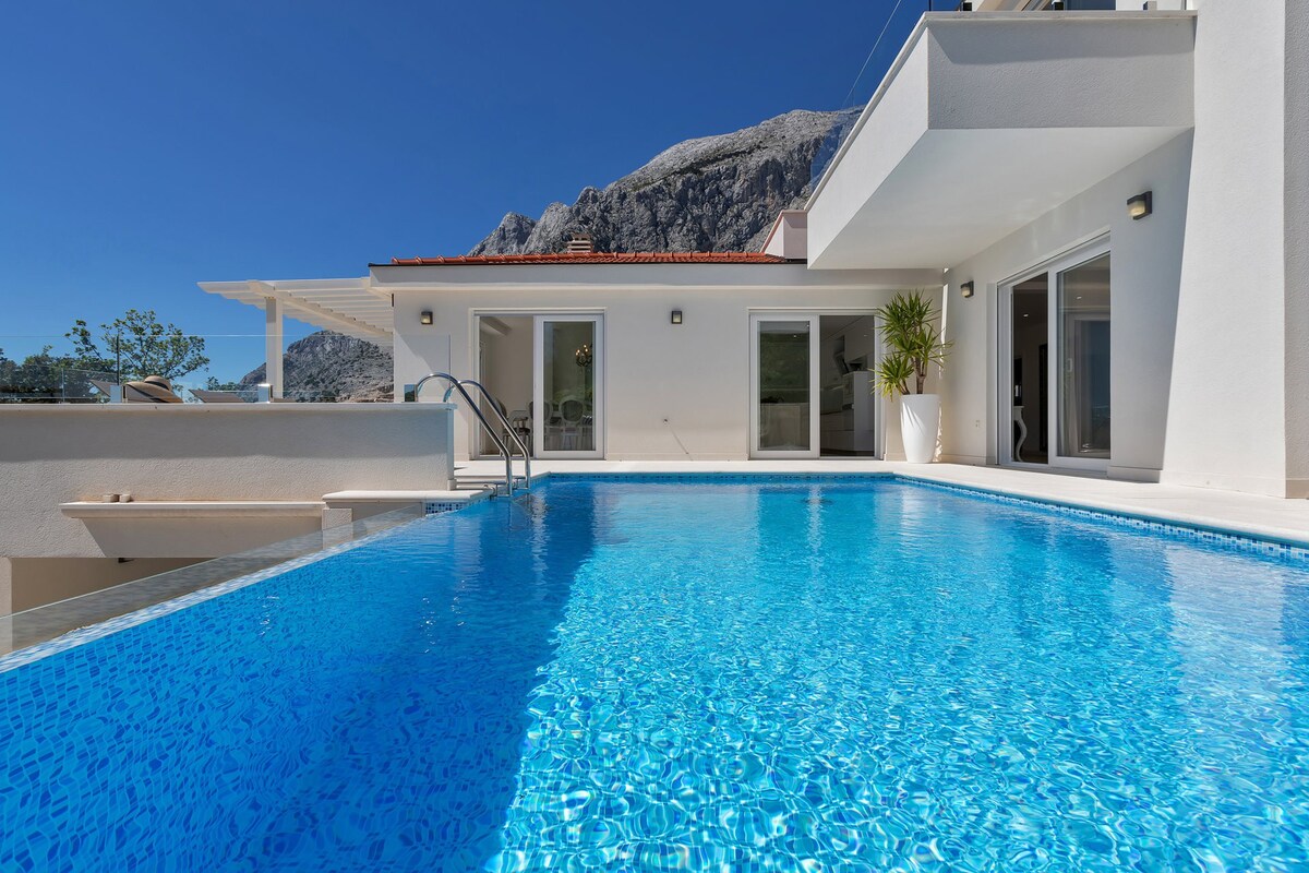 Villa Simply White with Pool