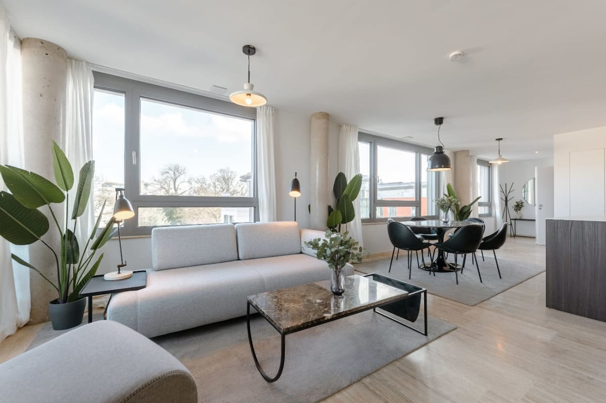 City Luxury with City Views in Ville Haute