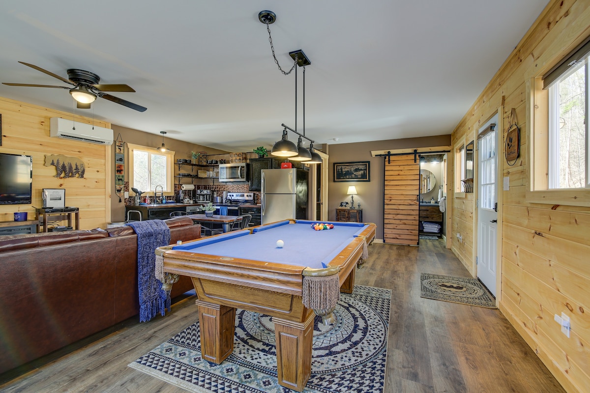 Cozy Tennessee Cabin w/ Hot Tub & Pool Table!