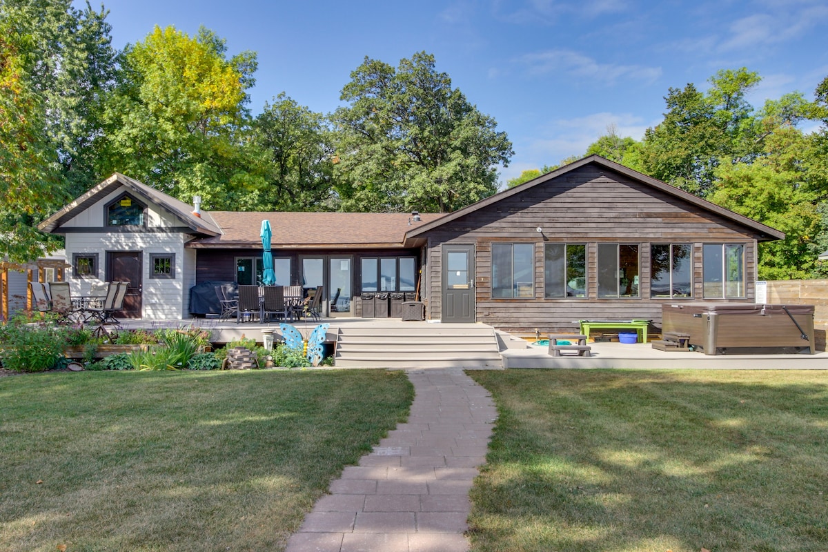 Family-Friendly Ottertail Home on Rush Lake!