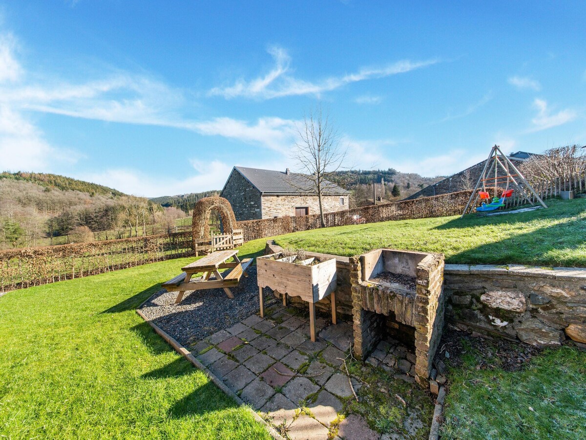 Holiday home in Vielsalm with bubble bath