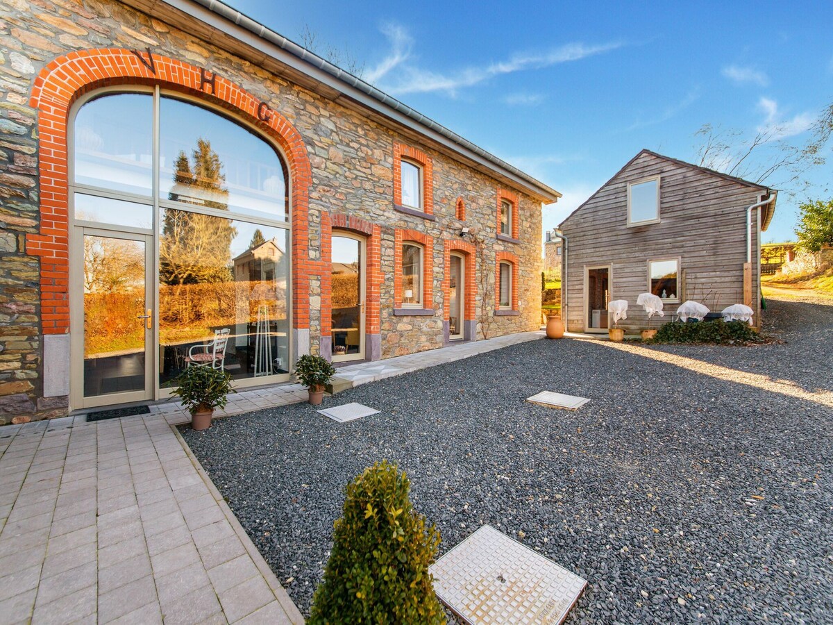 Holiday home in Vielsalm with bubble bath