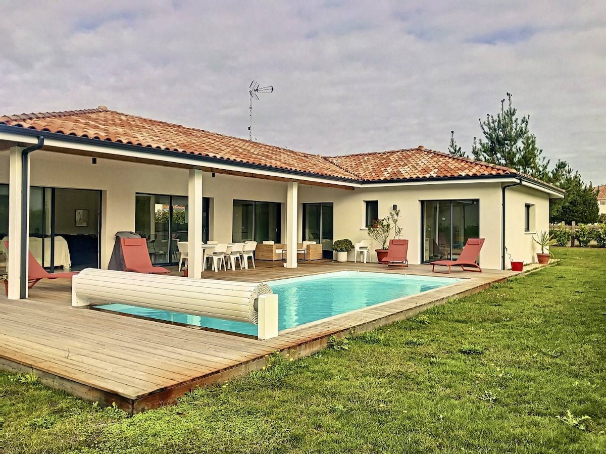 Nice villa with pool, 3 km away from the beach