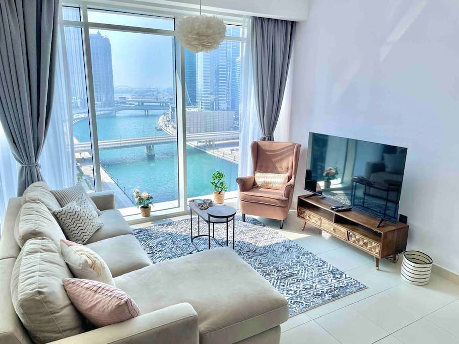 Lux Business Bay Canal apartment