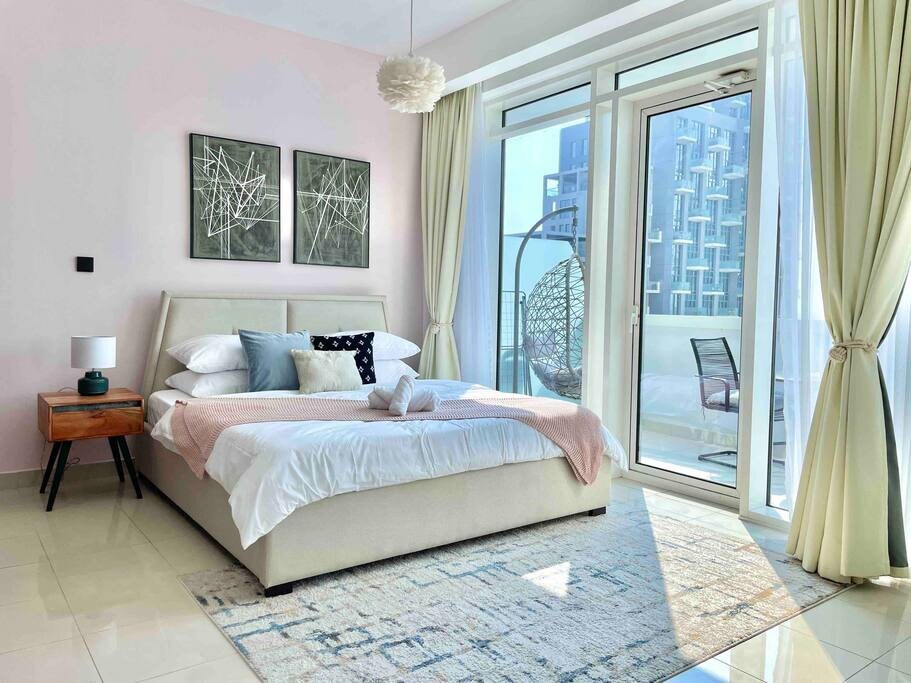 Lux Business Bay Canal apartment