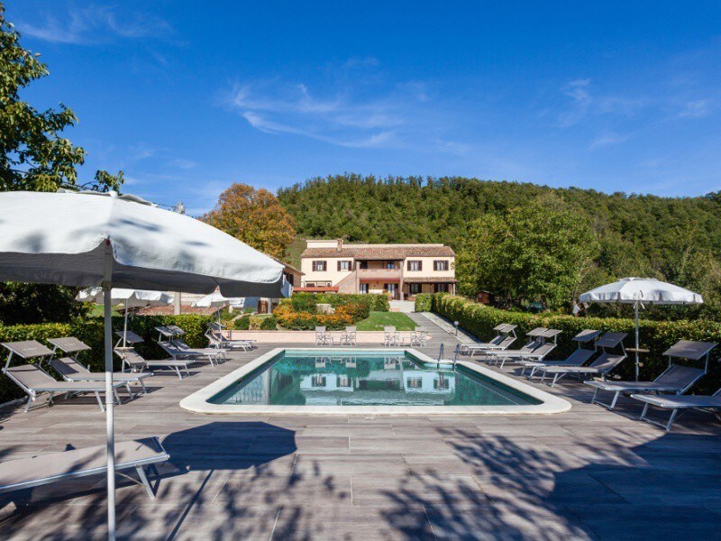 Country farmhouse with swimming pool in Le Marche