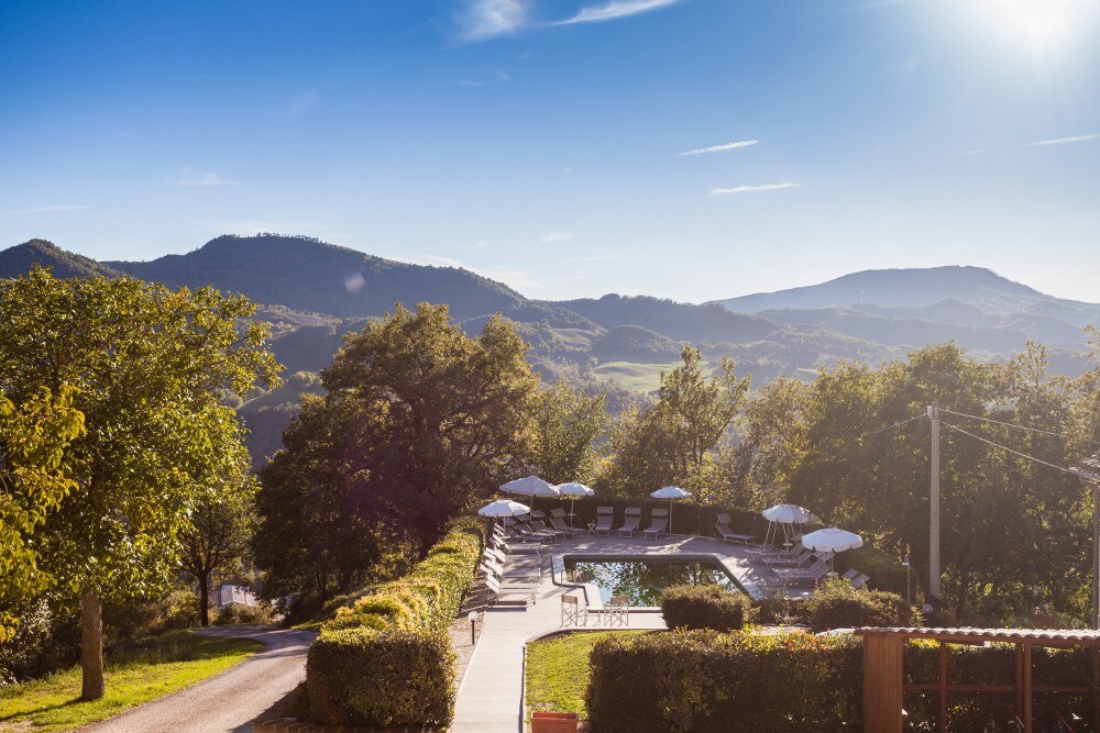 Country farmhouse with swimming pool in Le Marche