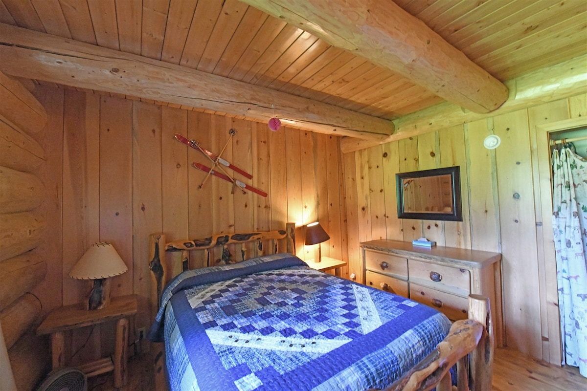 Running Wolf Cabin (1 BR)  – ski trail access, p