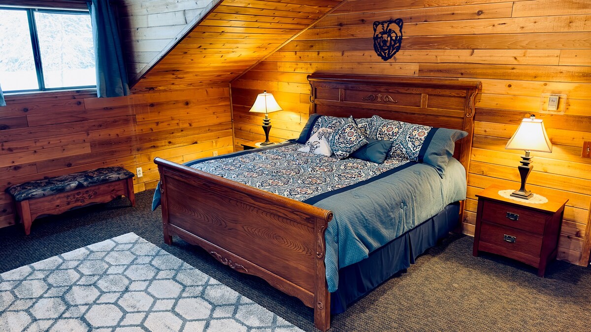 Hidden Bear Retreat Center - King bed suite