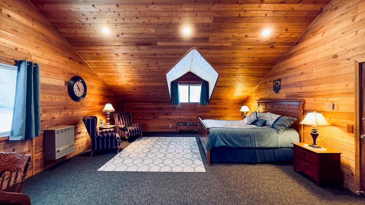 Hidden Bear Retreat Center - King bed suite