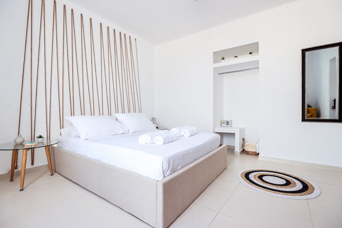 Whitelist Suite Paraportiani in Mykonos Town