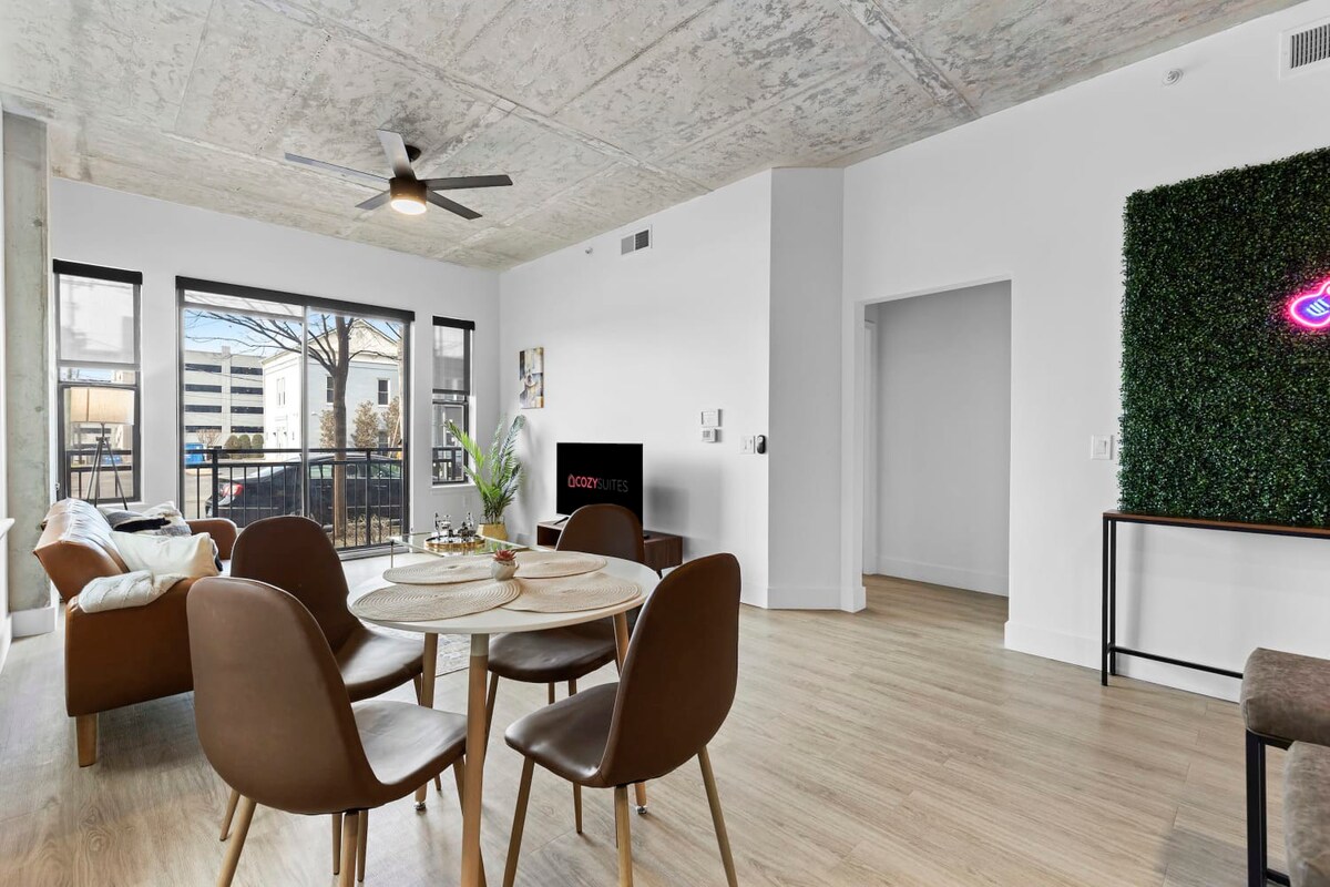 CozySuites Modern Midtown Loft 15