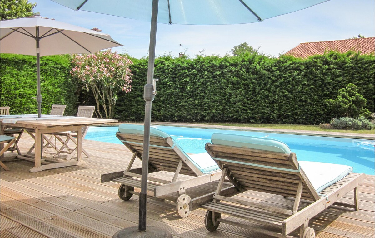 Nice home in Seyresse with outdoor swimming pool