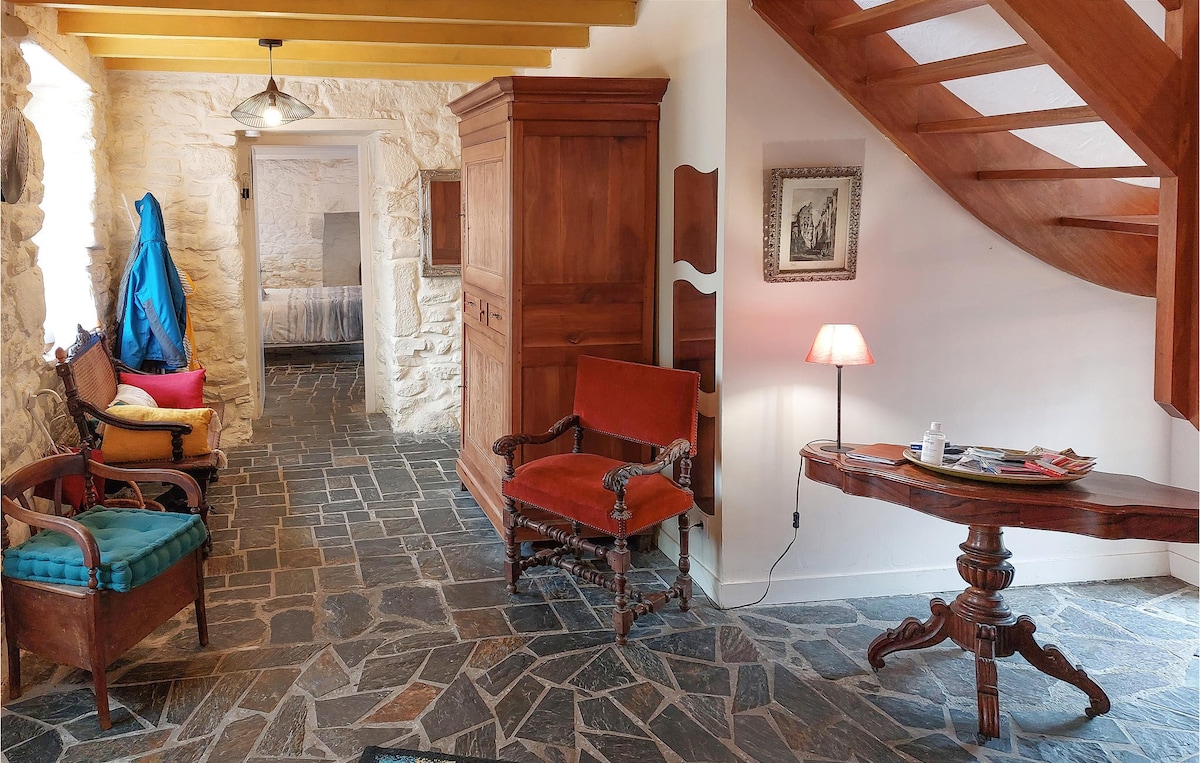 Amazing home in Plouguerneau with WiFi and s