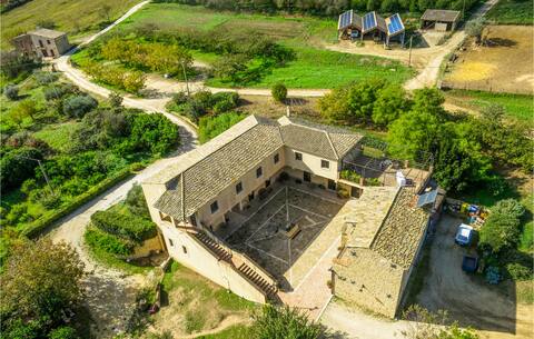 Awesome home in Caltagirone with kitchen