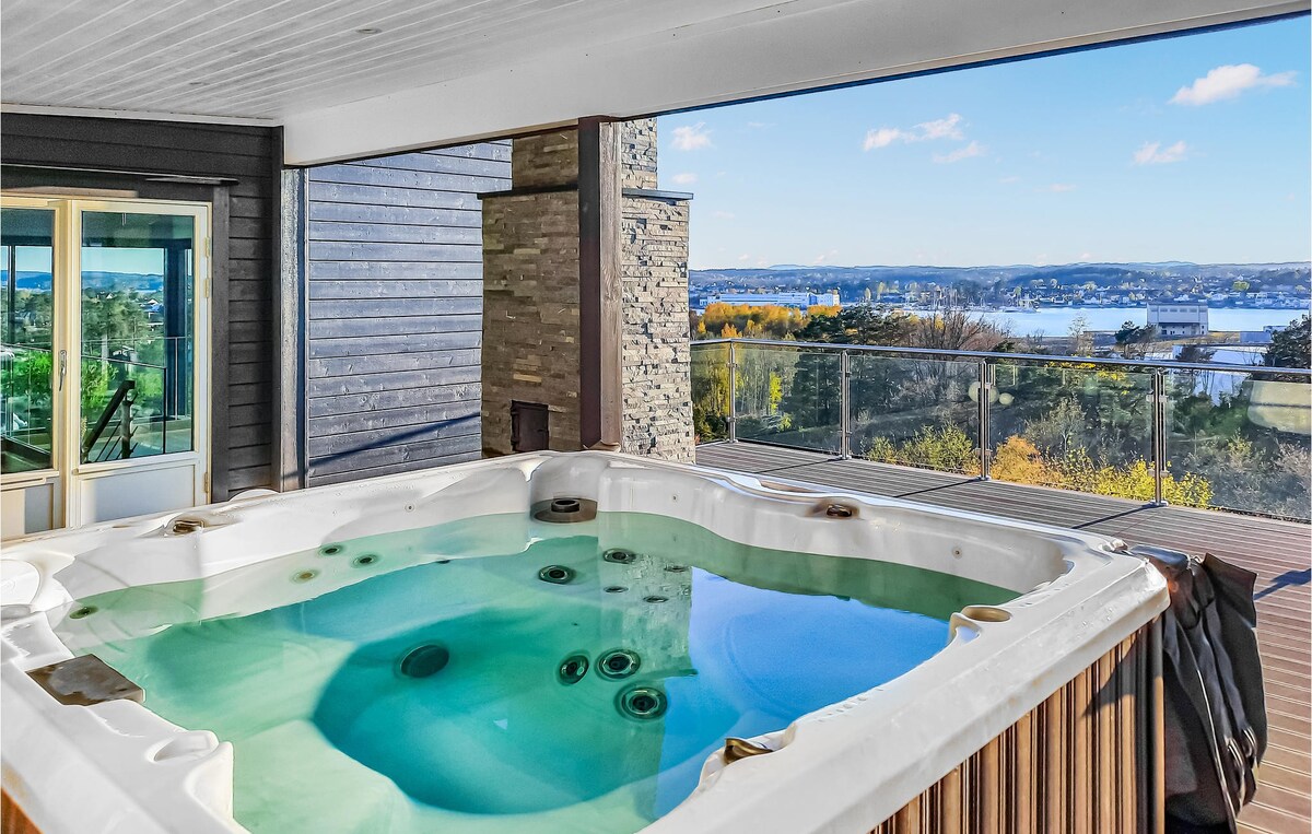 Stunning home in Sandefjord with jacuzzi