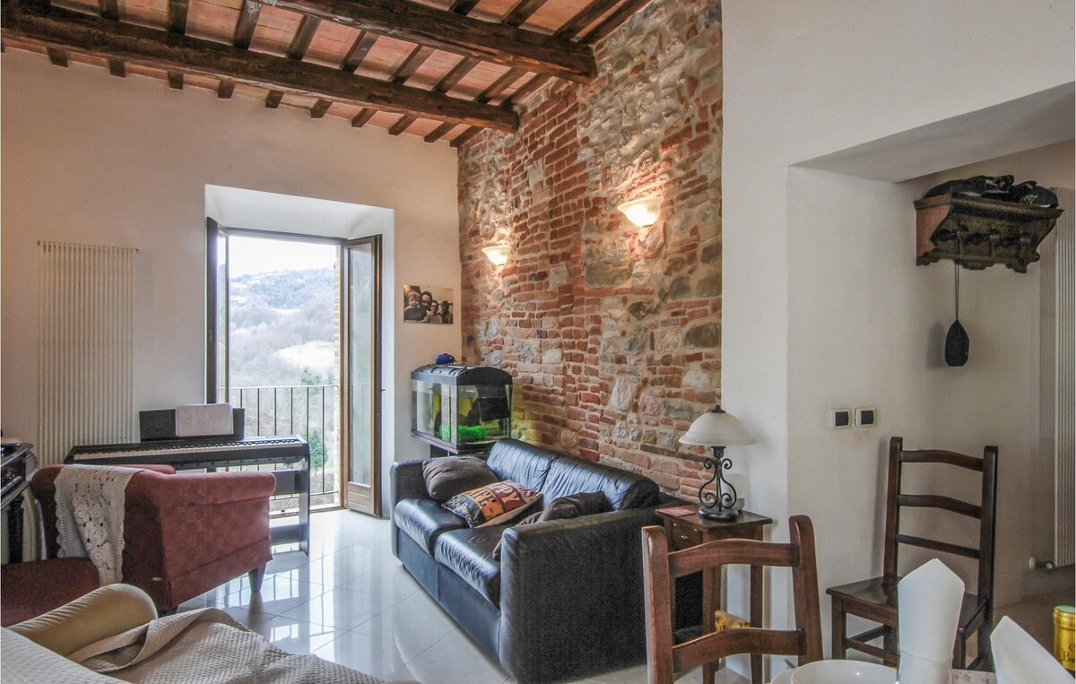 Amazing apartment in Montefortino and 2 Bedrooms