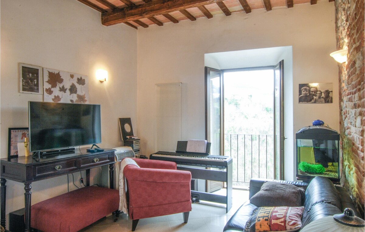 Amazing apartment in Montefortino and 2 Bedrooms