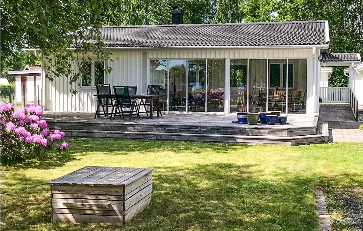Stunning home in Nässjö with kitchen