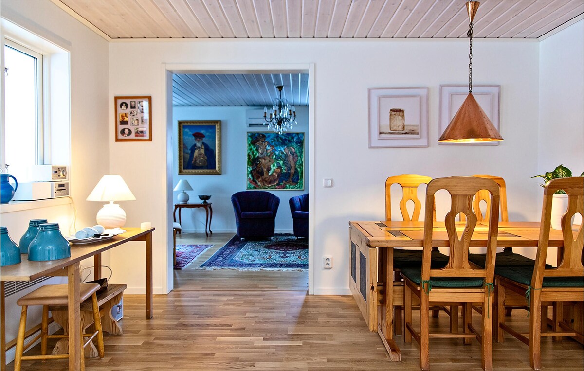 Stunning home in Nässjö with kitchen