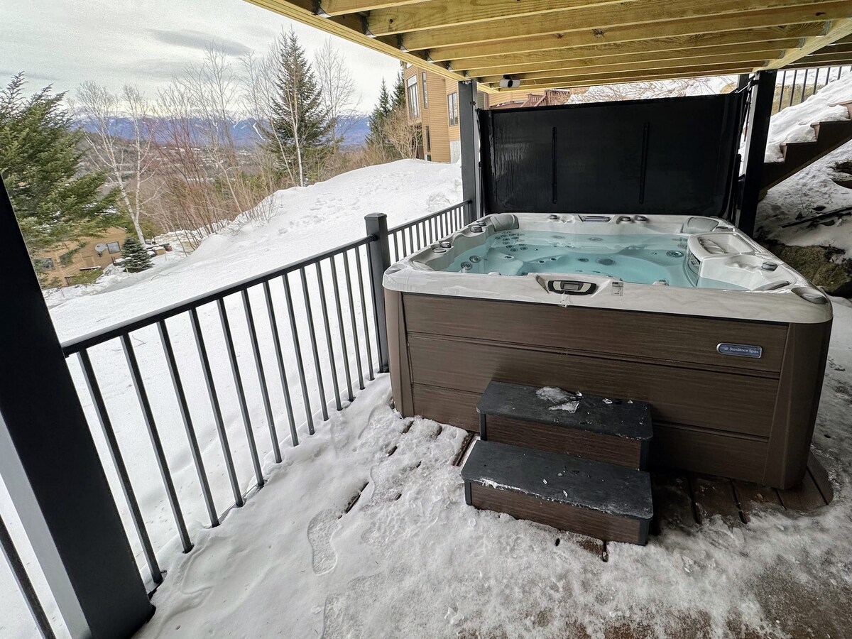 C14 ski-in ski-out, private hot tub,MVG  pool/gym!