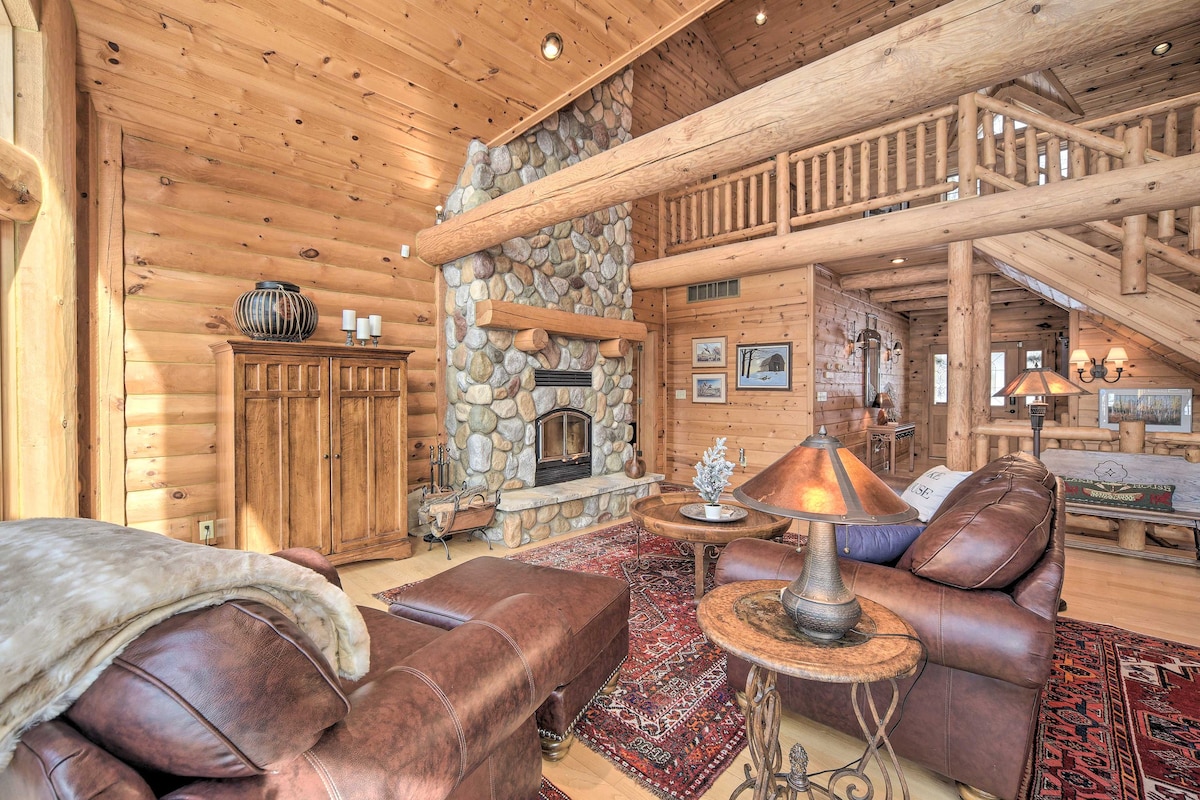 Spacious House w/ Boat Dock on Red Cedar Lake