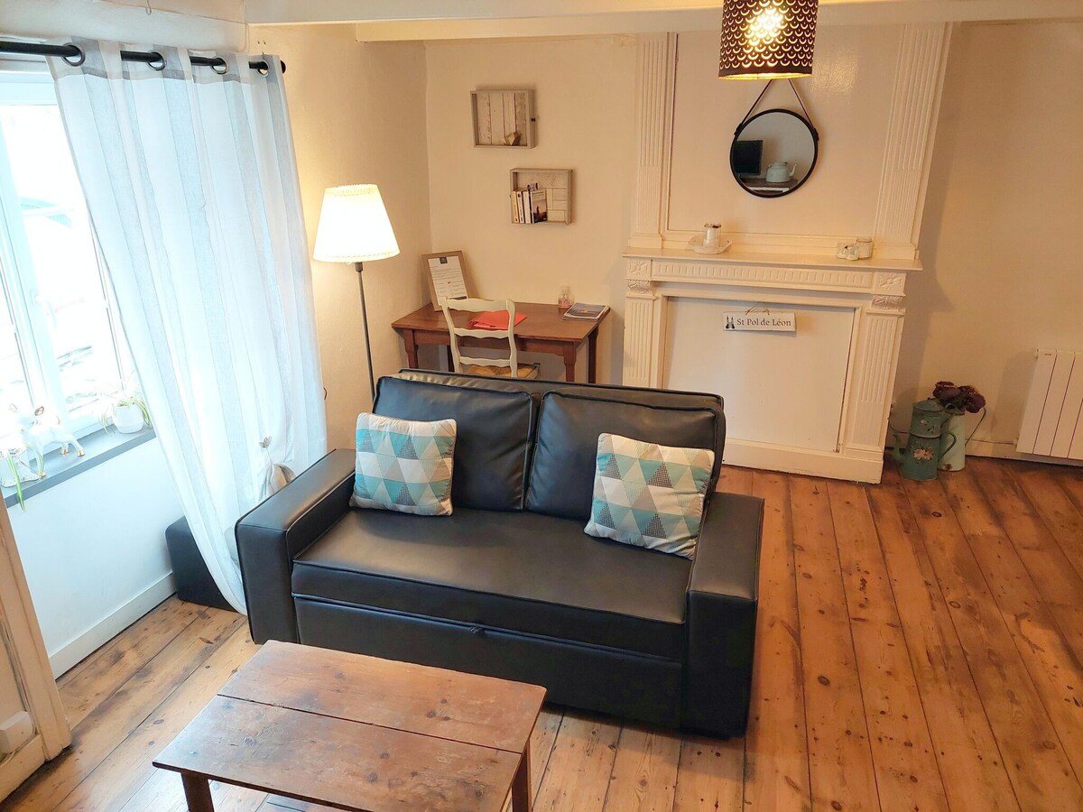 Comfortable duplex apartment in the heart of Saint-Pol-de-Léon
