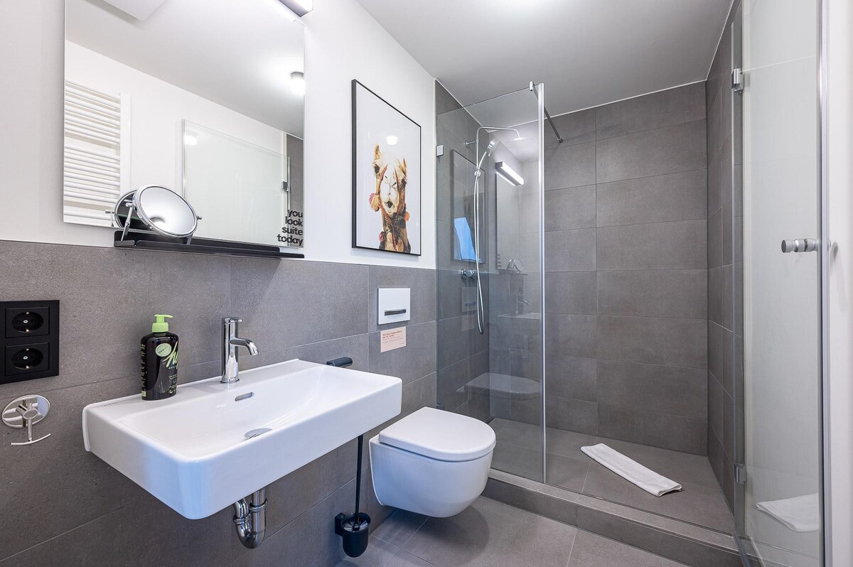 Stuttgart Elsenhanstr. | One-Bedroom Suite