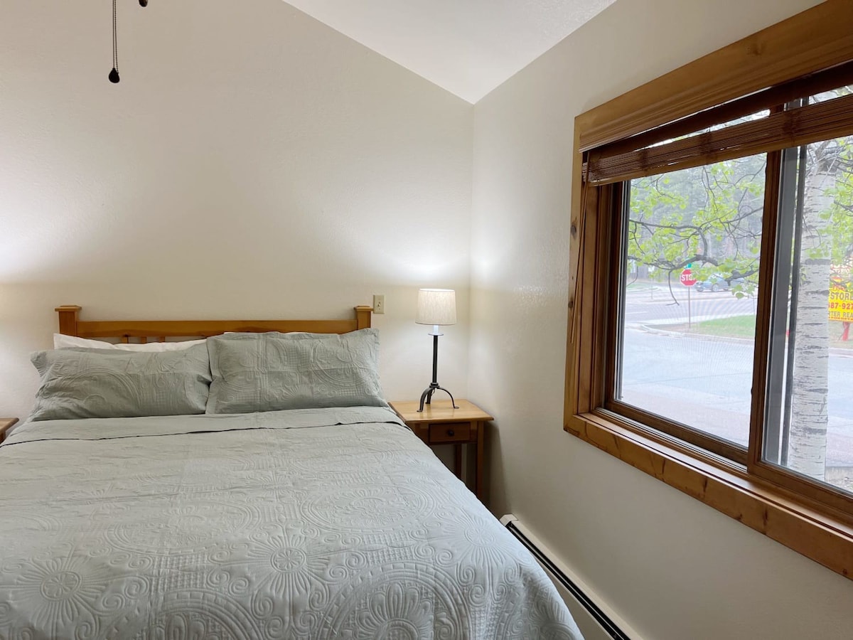 Cabin Suite Bed & Breakfast