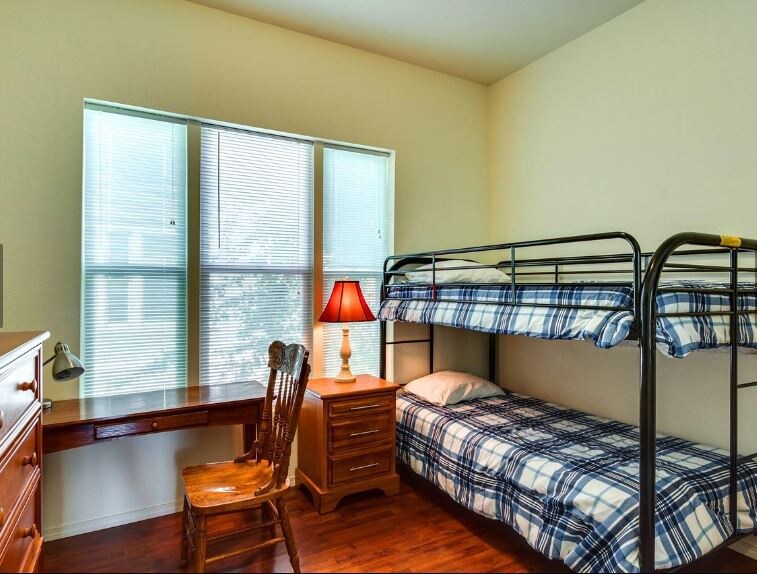 枫叶庄园套房（ Maple Leaf Manor Suites ）双卧室公寓型住宅