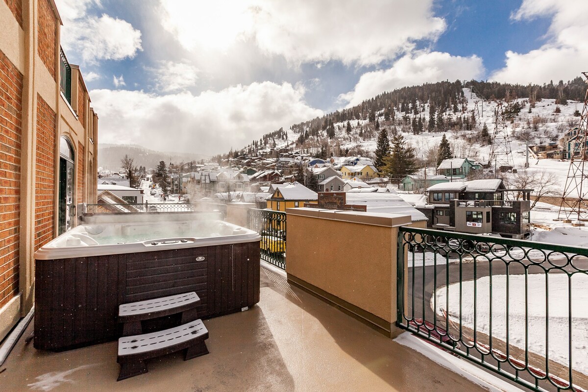 Ski-In/Out on Main Street! Private Hot Tub!