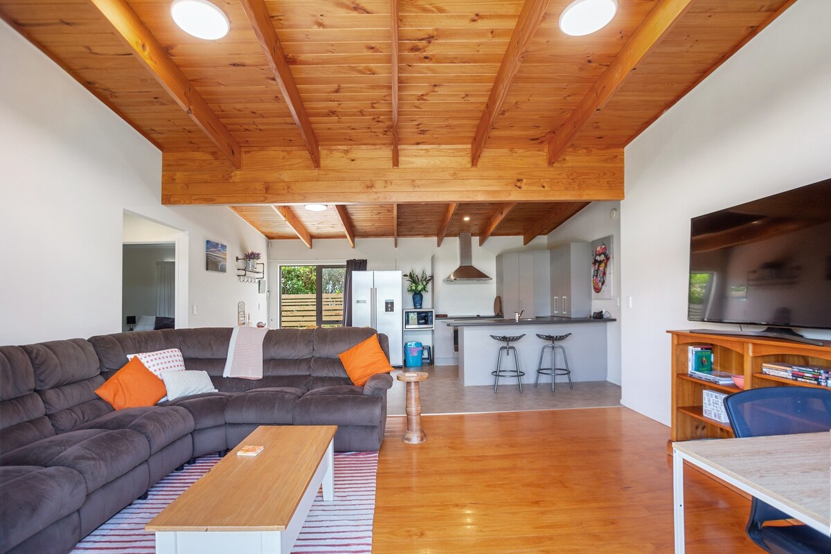 Hillview Delights - Waihi Beach Holiday Home