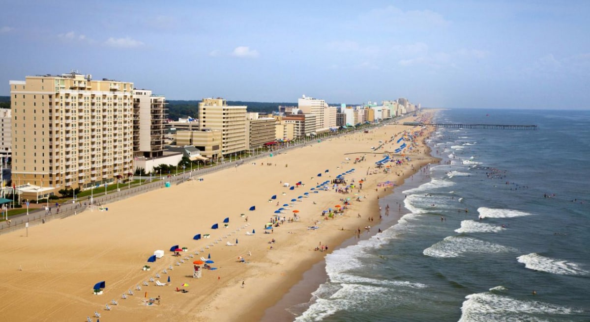 In the Heart of Virginia Beach! Pool, Parking